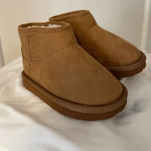 NWOT GAP Toddler Boots size 8